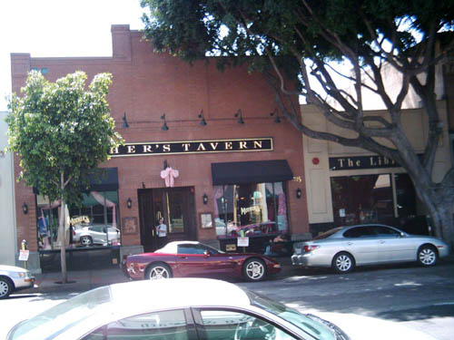 Mother's Tavern, a pub full of skirt, San Luis Obispo